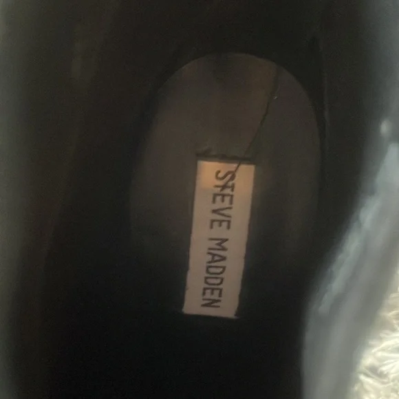 Steve Madden low boots.  Size 7.  Black. - Picture 4 of 4